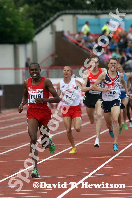 Ilham Tanui Ozbilen (Turkey) wins the 1500 metres at the European Athletics Team Championships.